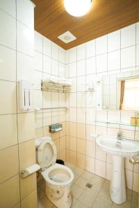 a bathroom with a toilet and a sink at 金華民宿 in Jincheng +33 photos