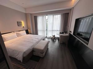Voodi või voodid majutusasutuse Somerset Chayuan Chongqing toas