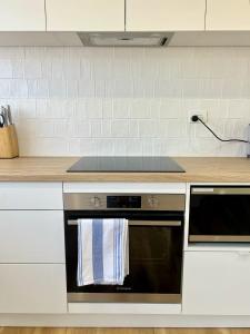 Magpie Sands - Coastal Escape & Wine Country - Beachside Getaway的厨房或小厨房