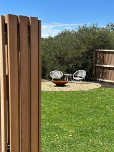 Magpie Sands - Coastal Escape & Wine Country - Beachside Getaway外面的花园