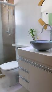 a bathroom with a sink and a toilet and a sink at Casa pra temporada 3 quartos 10 km de Cabo frio in São Pedro da Aldeia