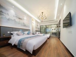 FenghuangQixin Guesthouse客房内的一张或多张床位