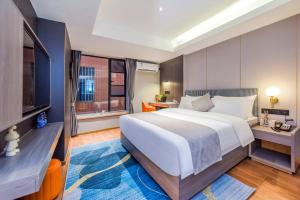 Postel nebo postele na pokoji v ubytování Shangpin Holiday Inn - Guangzhou New Baiyun International Airport Flagship Store