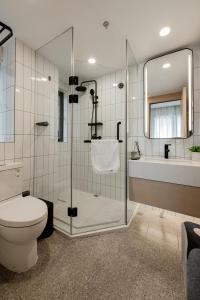 Ένα μπάνιο στο Adoor Suites Shenzhen