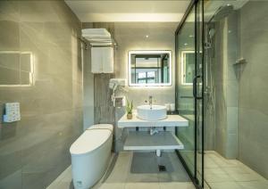 FenghuangQixin Guesthouse的一间浴室