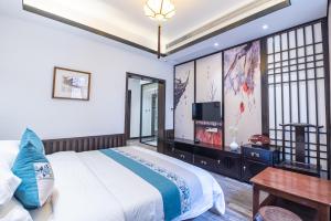 FenghuangQixin Guesthouse客房内的一张或多张床位
