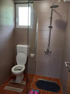 Bilik mandi di Apartman KONAK