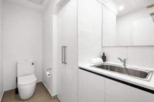 Koupelna v ubytování 2BR Torquay Gem