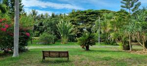Taman di luar Poé Lodge - Une parenthèse au paradis
