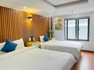 Postel nebo postele na pokoji v ubytování Sapa Grand Blue Hotel