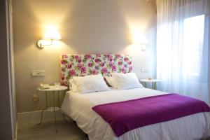 Łóżko lub łóżka w pokoju w obiekcie Ares Hotel