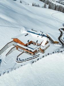 Το ALMRESIDENZ UNTERRAIN -1 km BY CAR DISTANCE SKI SLOPES KRONPLATZ τον χειμώνα