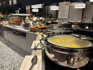 Comida no hotel ou em algum lugar perto
