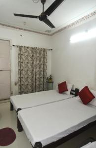 Letto o letti in una camera di Sneh Deep Guest House