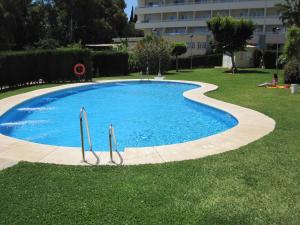 Bazén v ubytovaní Fan Flat Torremolinos alebo v jeho blízkosti