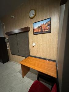 TV a/nebo společenská místnost v ubytování Kaashi Flora - Room Wise
