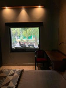 Postel nebo postele na pokoji v ubytování Kaashi Flora - Room Wise