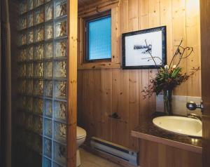 Koupelna v ubytování Mount Engadine Lodge + 37 fotografií
