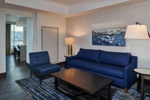 Residence Inn By Marriott Berkeley的休息区