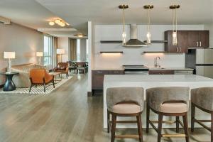 Residence Inn By Marriott Berkeley的厨房或小厨房
