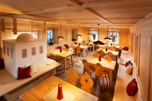 a restaurant with wooden tables and chairs at Appartements Kammerlander in Neukirchen am Großvenediger
