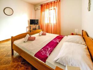 Postel nebo postele na pokoji v ubytování Apartment in Seline near Paklenica Park