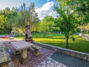 Zahrada ubytování Apartment in Seline near Paklenica Park