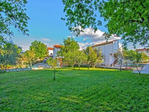 Zahrada ubytování Apartment in Seline near Paklenica Park