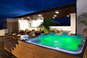 Πισίνα στο ή κοντά στο Hotel Cinco Monteria