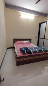 Ένα ή περισσότερα κρεβάτια σε δωμάτιο στο Durga Niwas