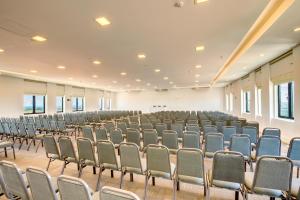Área de negócios e/ou sala de conferências em Linx Confins