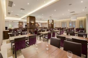 Um restaurante ou outro lugar para comer em Linx Confins