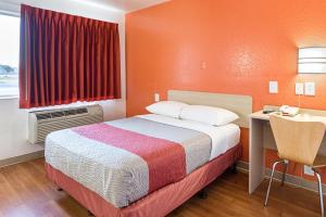 Postel nebo postele na pokoji v ubytování Motel 6-Mcallen, TX