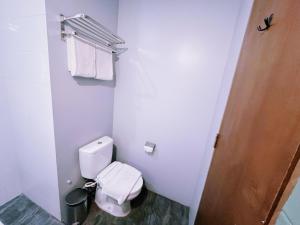 Koupelna v ubytování Grand Kangen Hotel Urip Sumoharjo