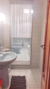 A bathroom at Spacious Apartment in Trapani + AC