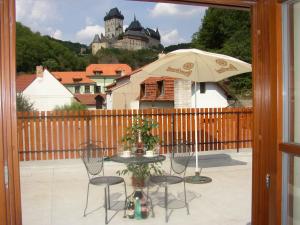 Balkón alebo terasa v ubytovaní Pension a Restaurace Vyhlídka