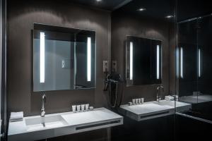 A bathroom at AC Hotel Atocha by Marriott