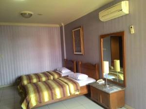 Postel nebo postele na pokoji v ubytování Hotel 678 Kemang Powered By Cocotel