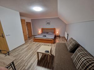 Posezení v ubytování Apartmány Obora + 37 fotografií