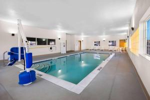 Bazén v ubytování Microtel Inn & Suites by Wyndham Sweetwater nebo v jeho okolí