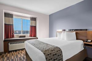 Postel nebo postele na pokoji v ubytování Microtel Inn & Suites by Wyndham Sweetwater