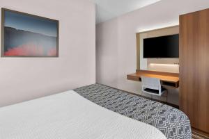 TV a/nebo společenská místnost v ubytování Microtel Inn & Suites by Wyndham Sweetwater
