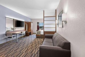 TV a/nebo společenská místnost v ubytování Microtel Inn & Suites by Wyndham Sweetwater