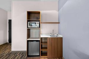 Kuchyň nebo kuchyňský kout v ubytování Microtel Inn & Suites by Wyndham Sweetwater