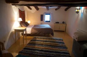 A bed or beds in a room at Casa Josefa