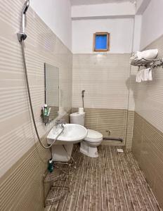 a bathroom with a toilet and a sink at Homestay Núi Đá Tả Phìn in Sa Pa +88 photos