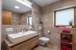 A bathroom at Bauernhof Unterstegen