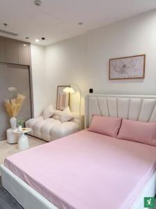 Ένα ή περισσότερα κρεβάτια σε δωμάτιο στο Lovely studio with balcony,5 mins to beach, Hanoi