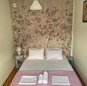 Postel nebo postele na pokoji v ubytování Apartmani SRNA, Igalo