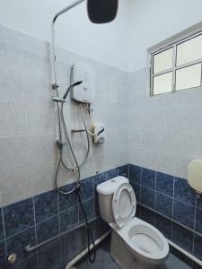 a bathroom with a toilet and a shower in it at Pearl Villa 5 Bedroom Unit 7 in Port Dickson +10 photos